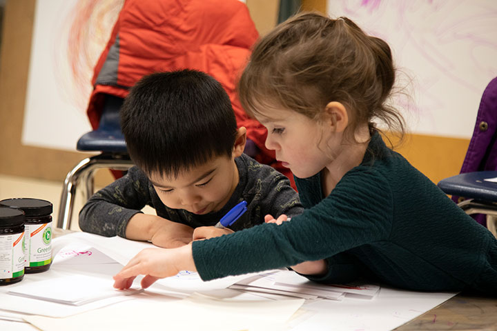 Two young kids drawing.