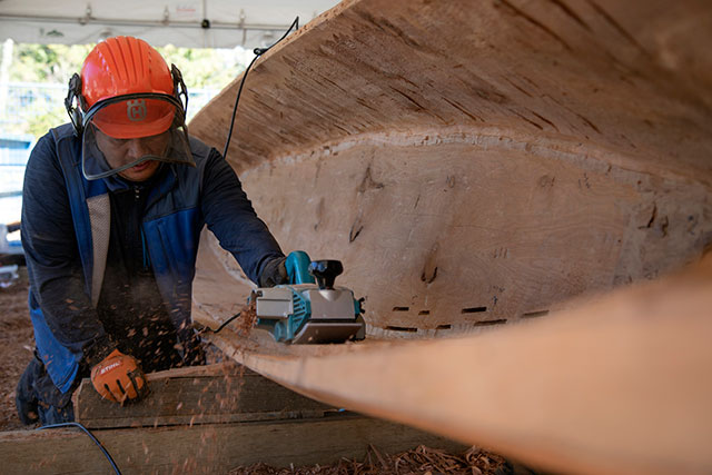 Master carver Ses siyam works on the CapU50 Legacy Canoe, named Skw’cháys, on April 1, 2019. 