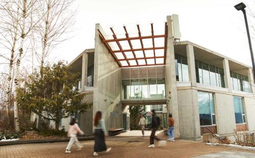 CapU students walking into a building on Squamish Campus. 